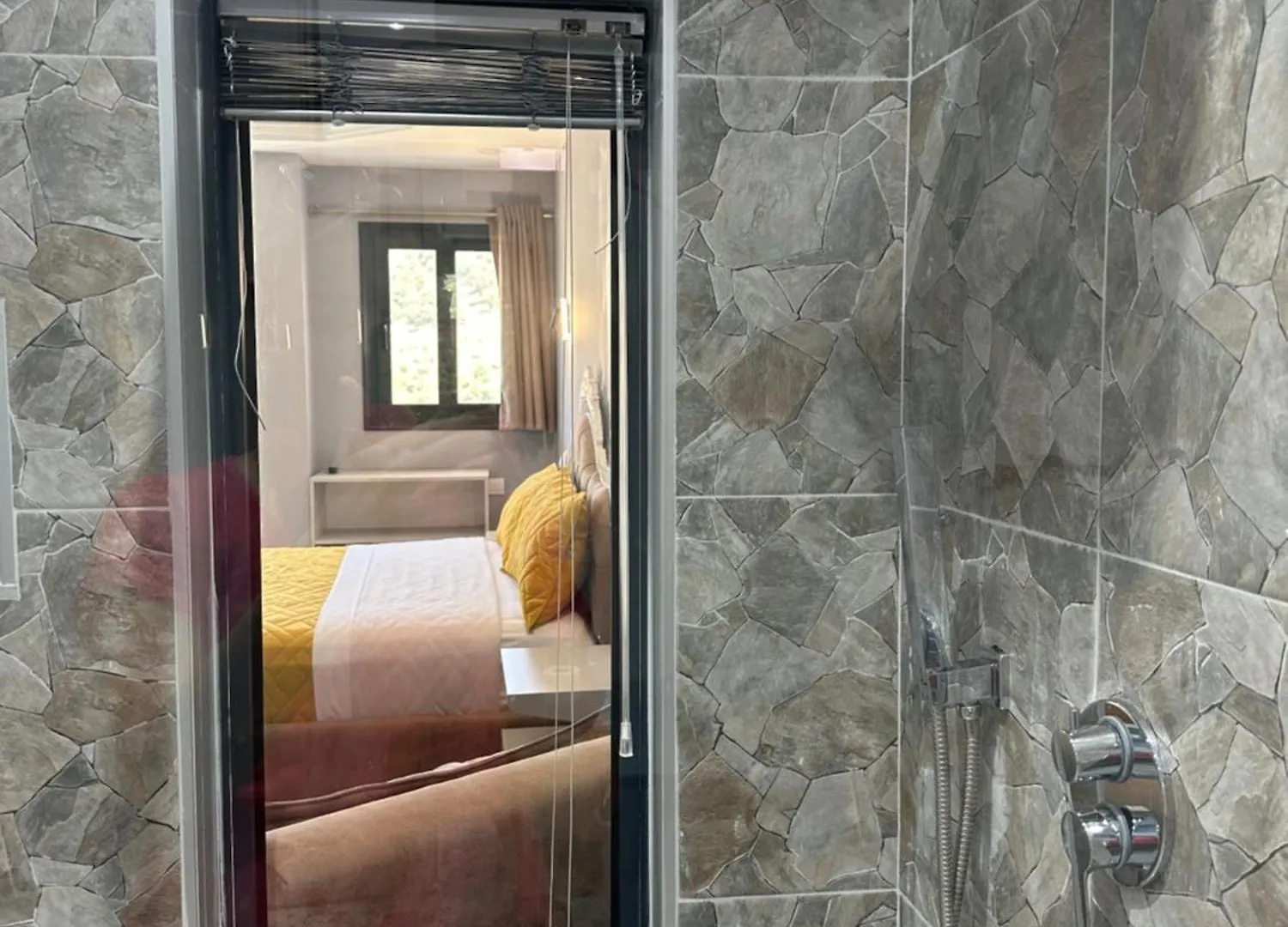 Sea Breeze Suites Himare Albania