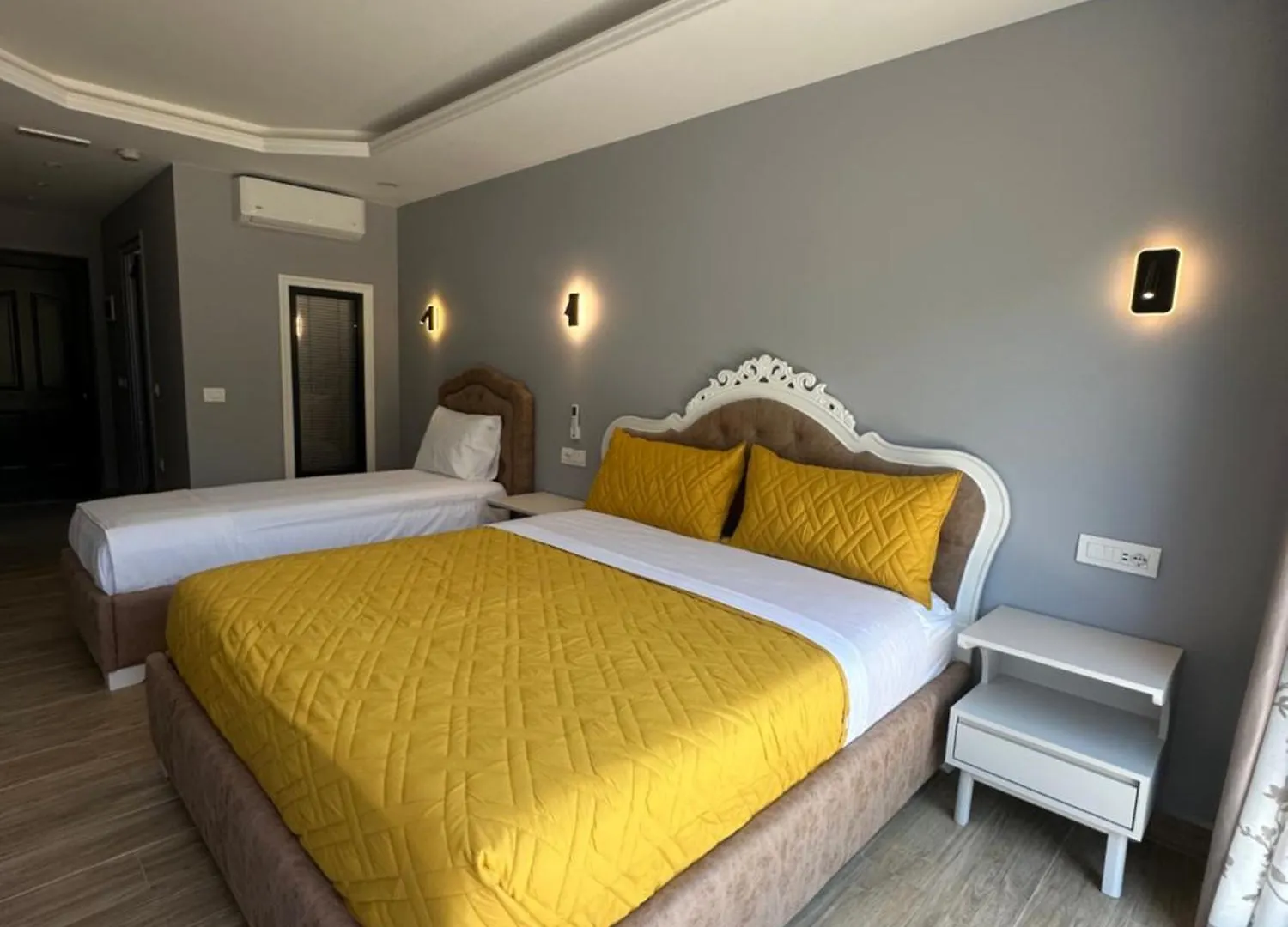 Sea Breeze Suites Himare Appartamento