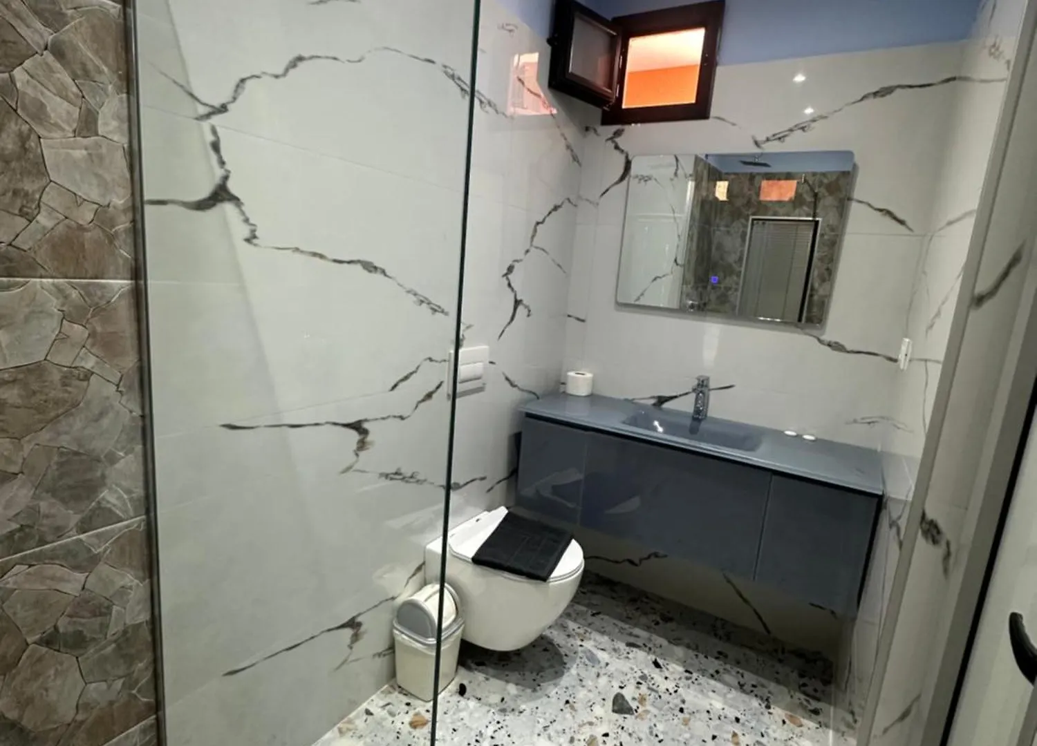 Appartamento Sea Breeze Suites Himare