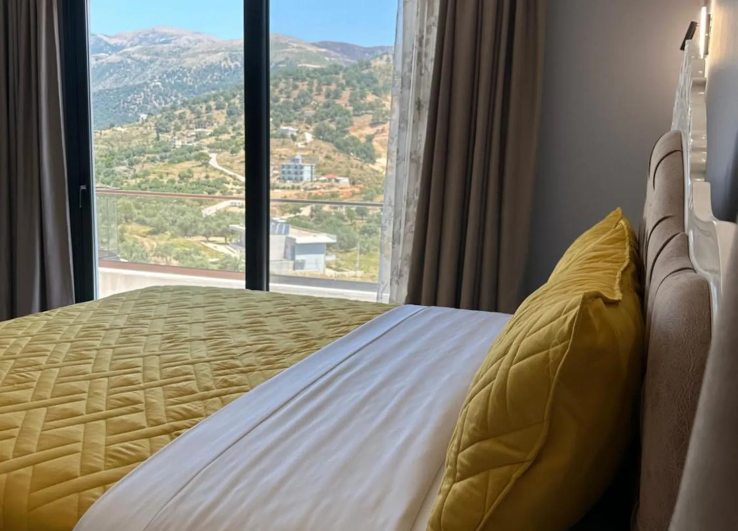 Sea Breeze Suites Himare