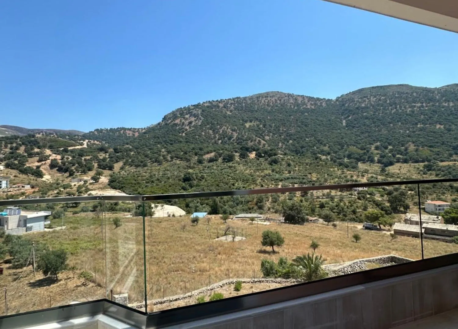 Sea Breeze Suites Himare Appartamento