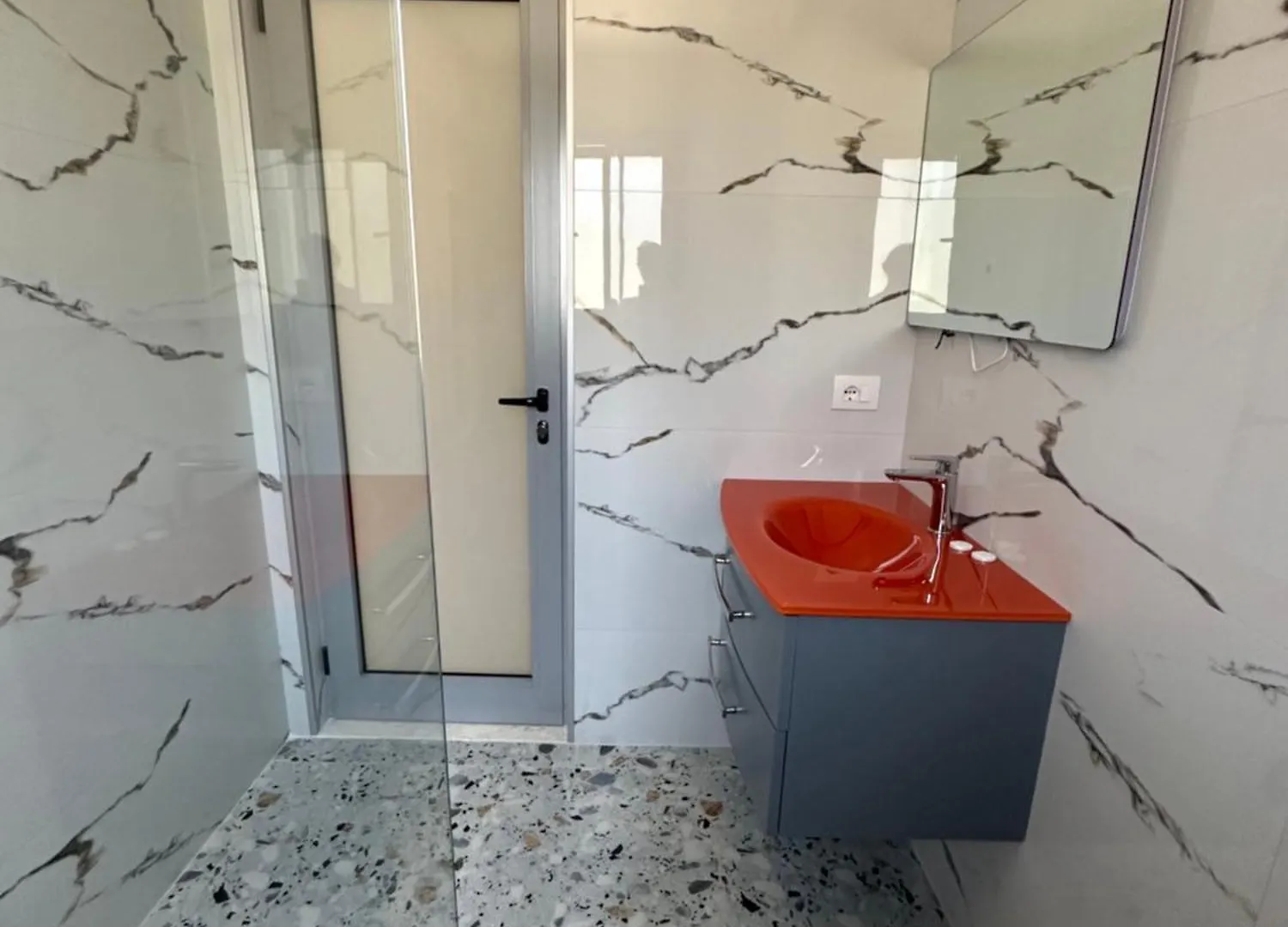 Sea Breeze Suites Himare Appartamento