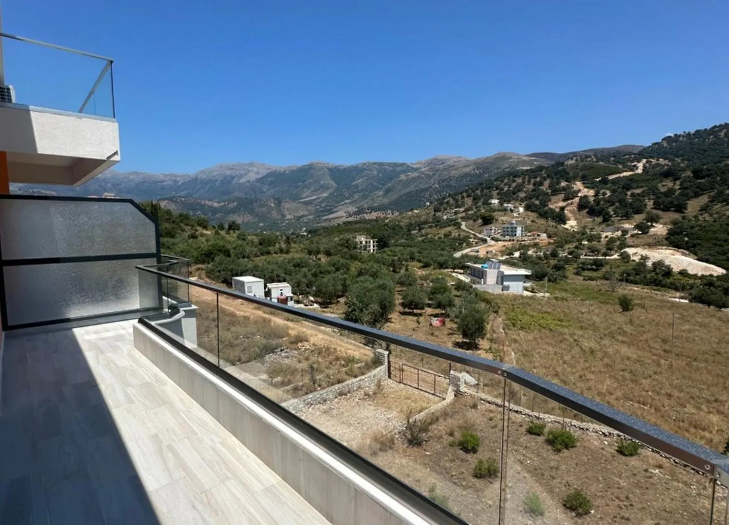 Sea Breeze Suites Himare