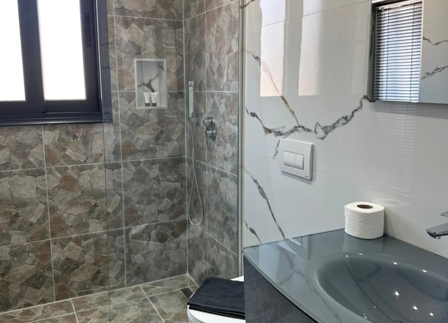 Sea Breeze Suites Himare 0*,  Albania