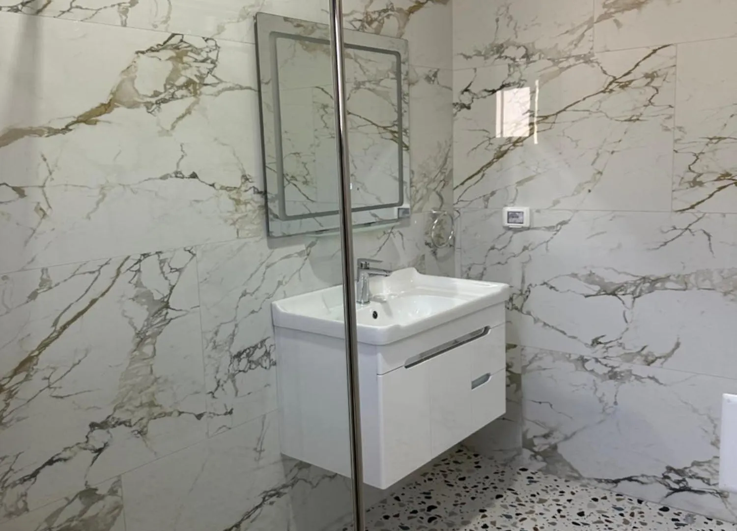 Appartamento Sea Breeze Suites Himare Albania