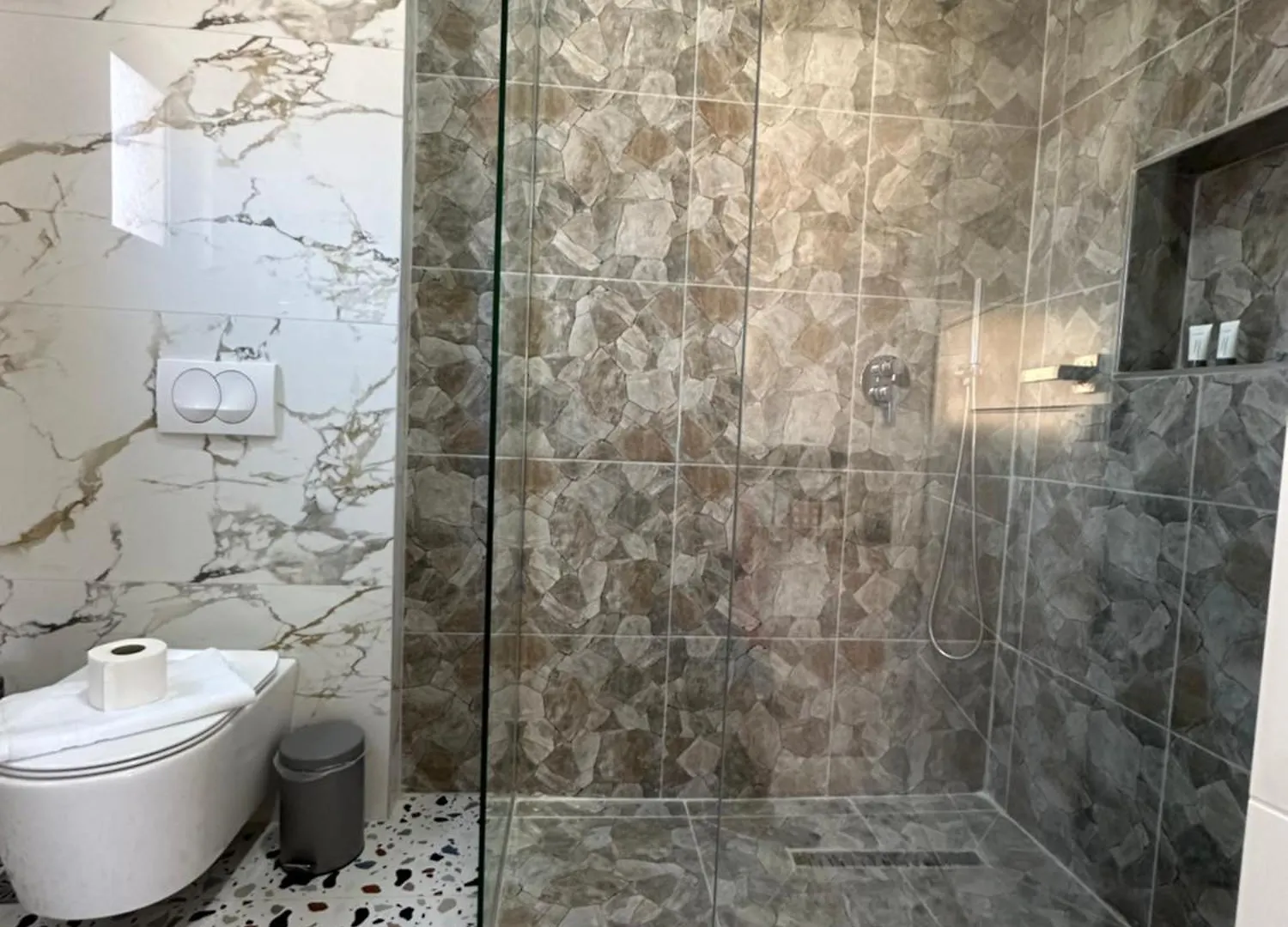 Appartamento Sea Breeze Suites Himare