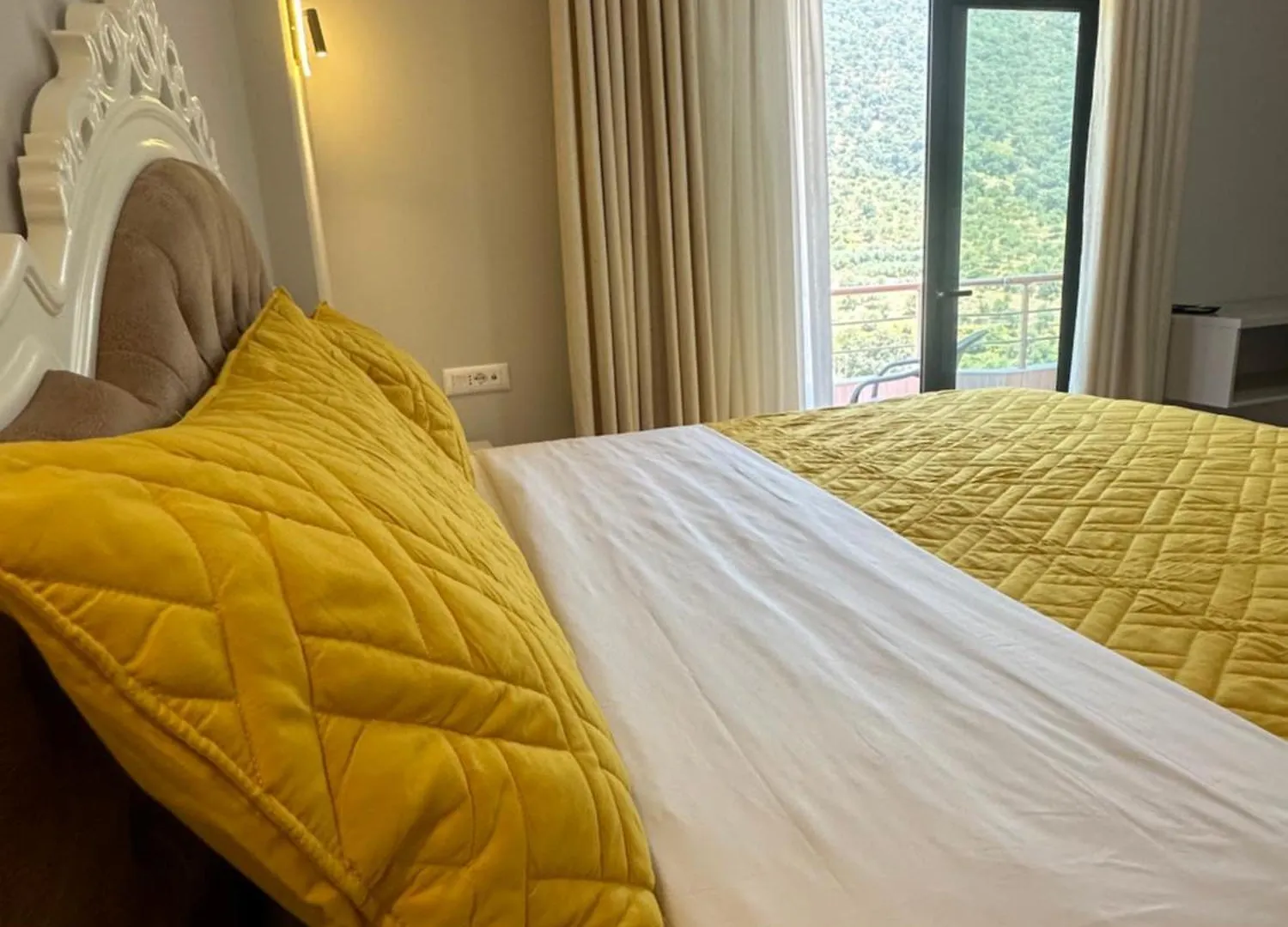 Sea Breeze Suites Himare Appartamento