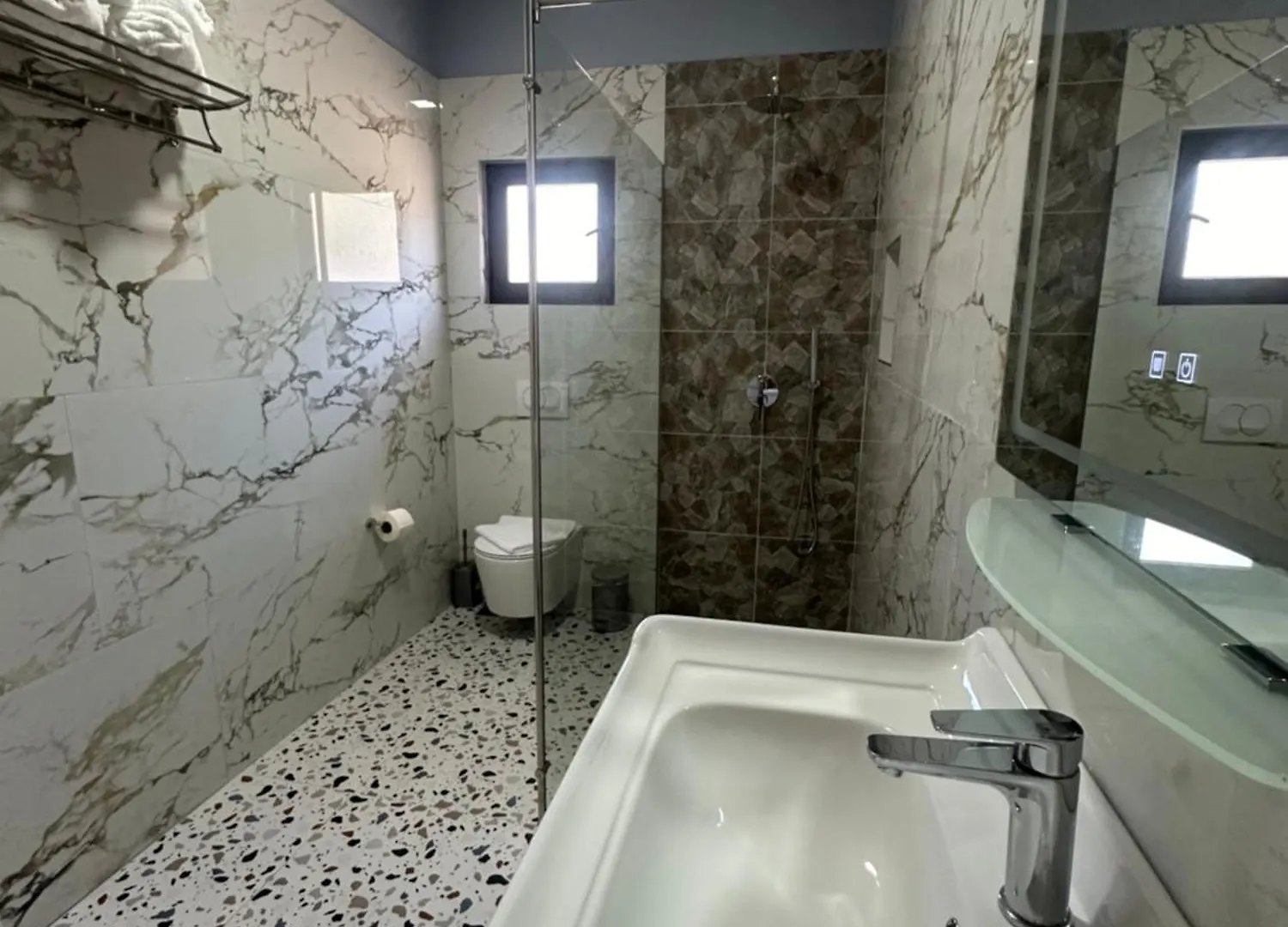 Sea Breeze Suites Himare 0*,