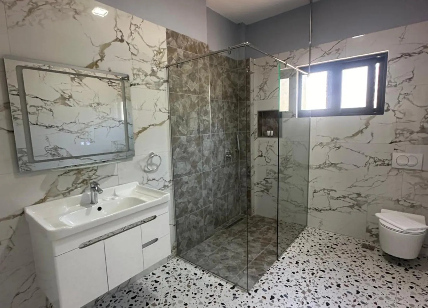 Appartamento Sea Breeze Suites Himare Albania